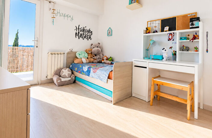 Maison familiale avec jardin et beaux espaces extérieurs — photo 5