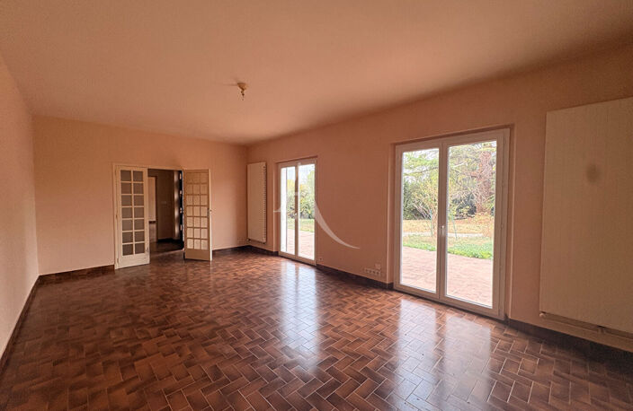 Maison L Isle Jourdain  T5  229 m2 — photo 5