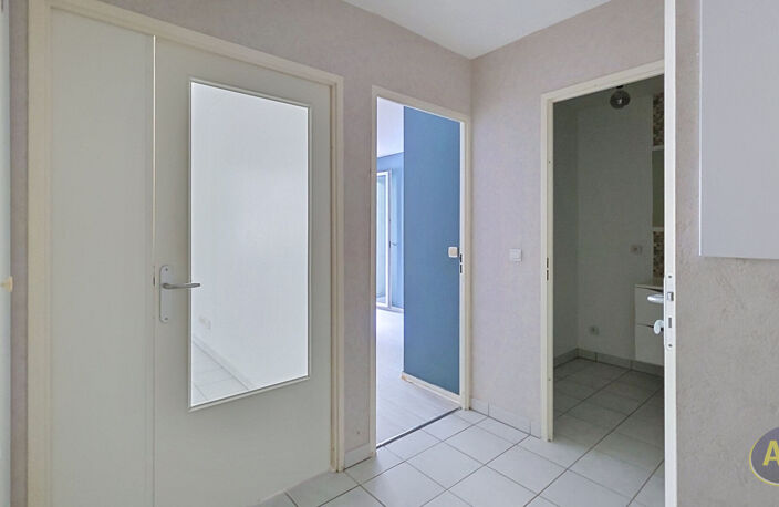 A Bordeaux 33800 Appartement rénové avec extérieur 14m² et parking ! — photo 4