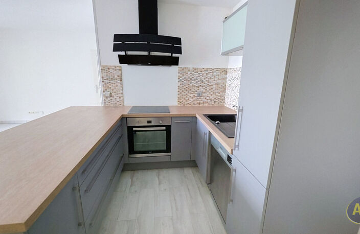 A Bordeaux 33800 Appartement rénové avec extérieur 14m² et parking ! — photo 5