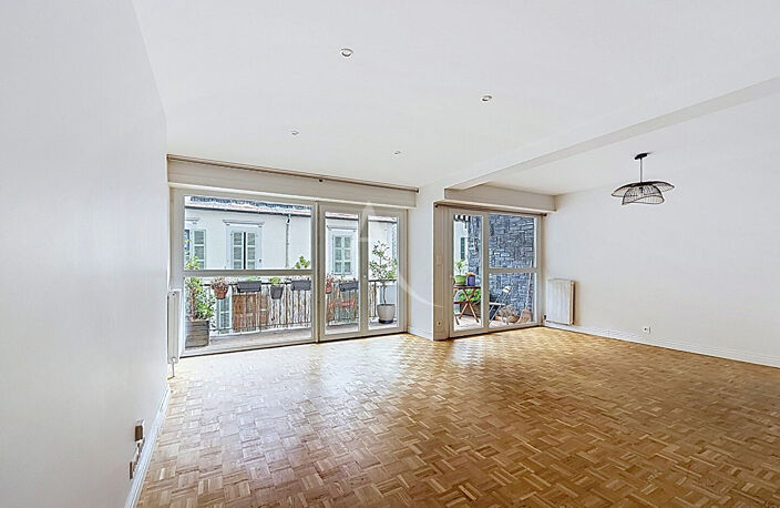 PAU T3 TRAVERSANT CENTRE VILLE AVEC 2 BALCONS, GARAGE ET CAVE — photo 2