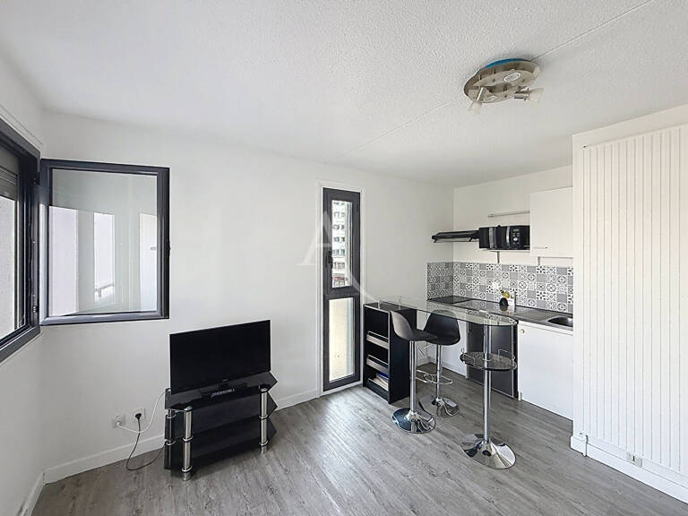 PAU STUDIO MEUBLÉ AVEC BALCON PLEIN OUEST — photo 1