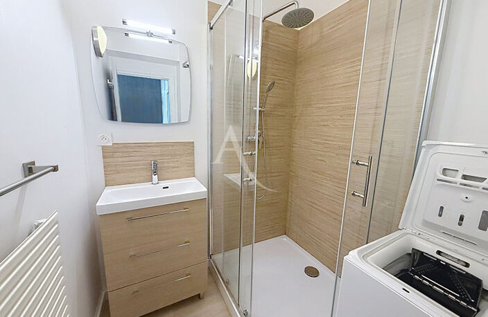 PAU STUDIO MEUBLÉ AVEC BALCON PLEIN OUEST — photo 4