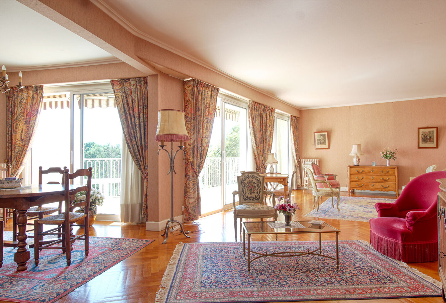 AVRILLÉ - VAL D'OR APPARTEMENT DE TYPE 7 — photo 1