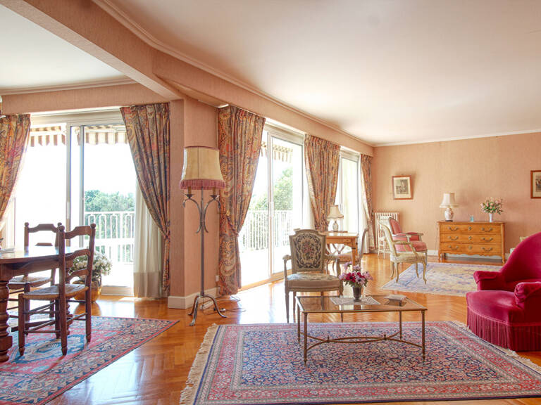 AVRILLÉ - VAL D'OR APPARTEMENT DE TYPE 7 — photo 1