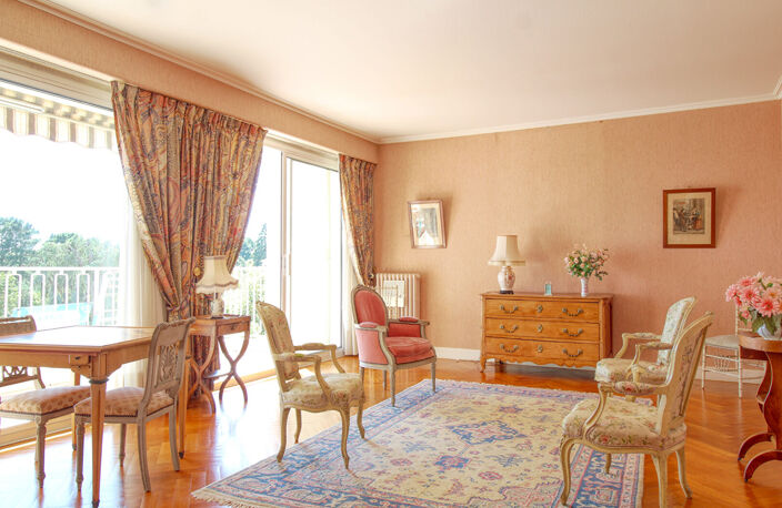 AVRILLÉ - VAL D'OR APPARTEMENT DE TYPE 7 — photo 2