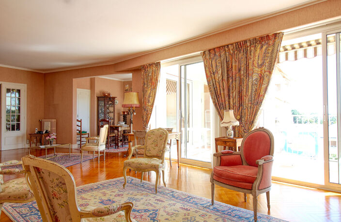 AVRILLÉ - VAL D'OR APPARTEMENT DE TYPE 7 — photo 3