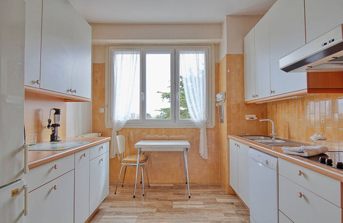 AVRILLÉ - VAL D'OR APPARTEMENT DE TYPE 7 — photo 4
