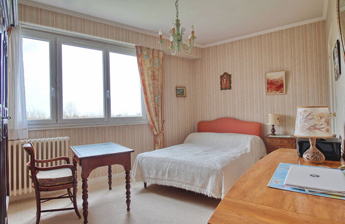 AVRILLÉ - VAL D'OR APPARTEMENT DE TYPE 7 — photo 5
