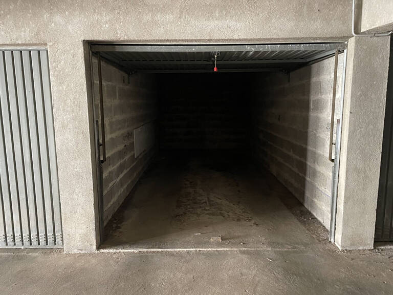 Exclusivité : Garage fermé 15 m² - Angers, avenue Jean Joxé — photo 1