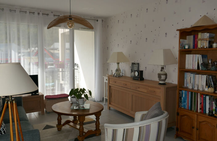 FAVERGES. APPARTEMENT 3 PIECES AVEC CAVE, GARAGE ET PLACE DE STATIONNEMENT — photo 3