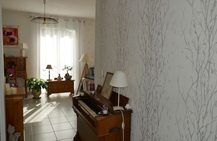 FAVERGES. APPARTEMENT 3 PIECES AVEC CAVE, GARAGE ET PLACE DE STATIONNEMENT — photo 4