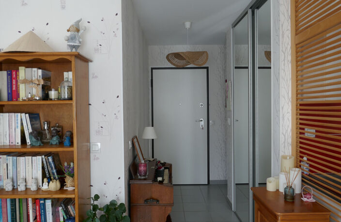 FAVERGES. APPARTEMENT 3 PIECES AVEC CAVE, GARAGE ET PLACE DE STATIONNEMENT — photo 5