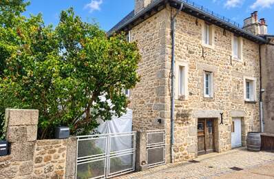 Coeur de village, Maison en pierres avec petit jardin — photo du bien