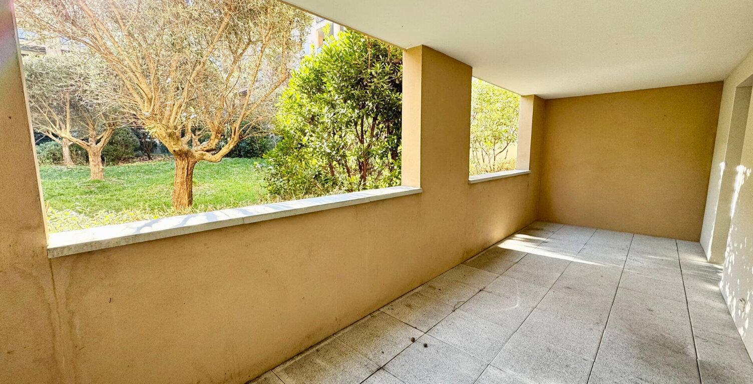 AIX LA DURANNE - Type 2 avec terrasse et parking — photo 1