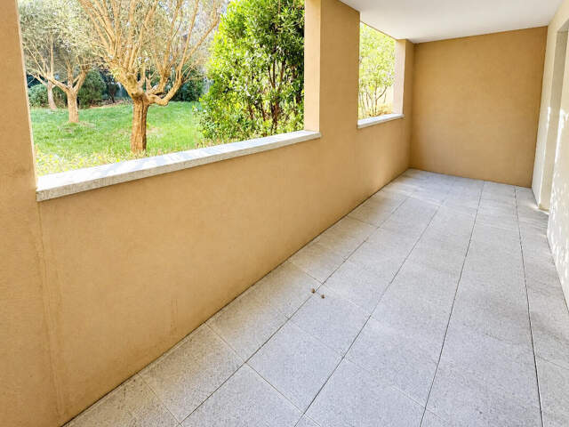 AIX LA DURANNE - Type 2 avec terrasse et parking — photo du bien