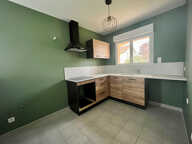 Villeneuve sur Lot, maison de PLAIN-PIED de 2013 entièrement refaite de 88 m² sur un jardin de 450 m2. Située en centre ville, dans un quartier calme proche des commodités à pied. La maison comprend un salon séjour avec coin cuisine de 40 m² , trois chamb — photo 2