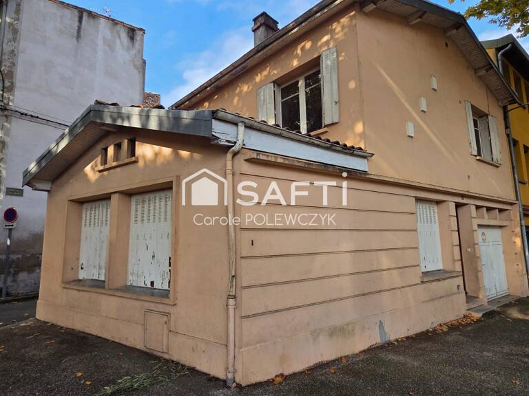 MAISON DE VILLE AVEC GARAGE : BEAU POTENTIEL A REVELER — photo 1