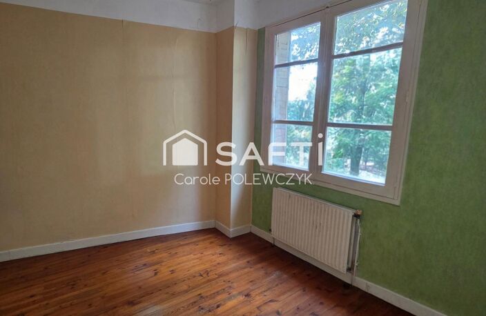 MAISON DE VILLE AVEC GARAGE : BEAU POTENTIEL A REVELER — photo 2