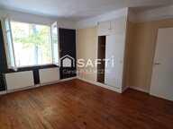 MAISON DE VILLE AVEC GARAGE : BEAU POTENTIEL A REVELER — photo 4