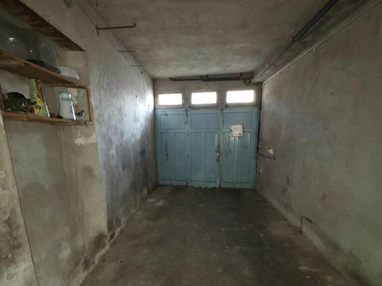 MAISON DE VILLE AVEC GARAGE : BEAU POTENTIEL A REVELER — photo 1