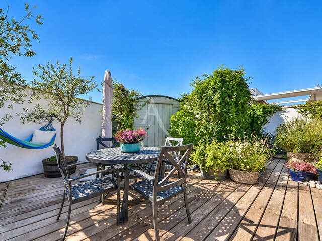 Duplex en dernier étage avec jardin paysager — photo du bien