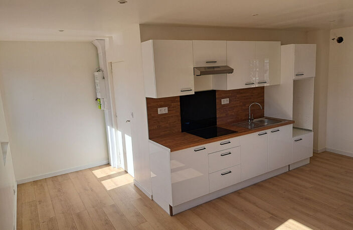 À LOUER - APPARTEMENT EN DUPLEX - SOURDON — photo 3