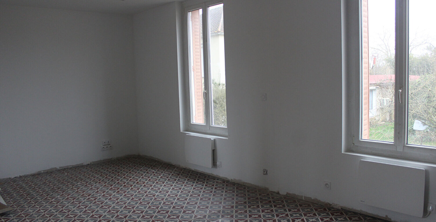 CHARMOY maison F4, en cours de finition, — photo 1