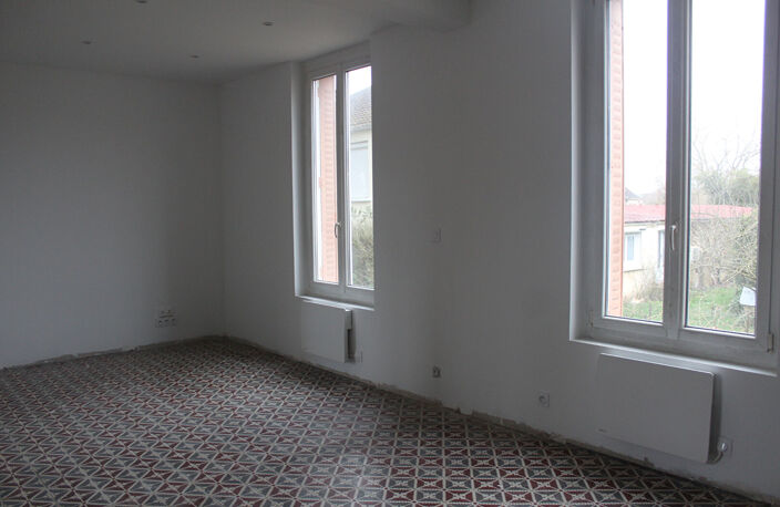 CHARMOY maison F4, en cours de finition, — photo 2