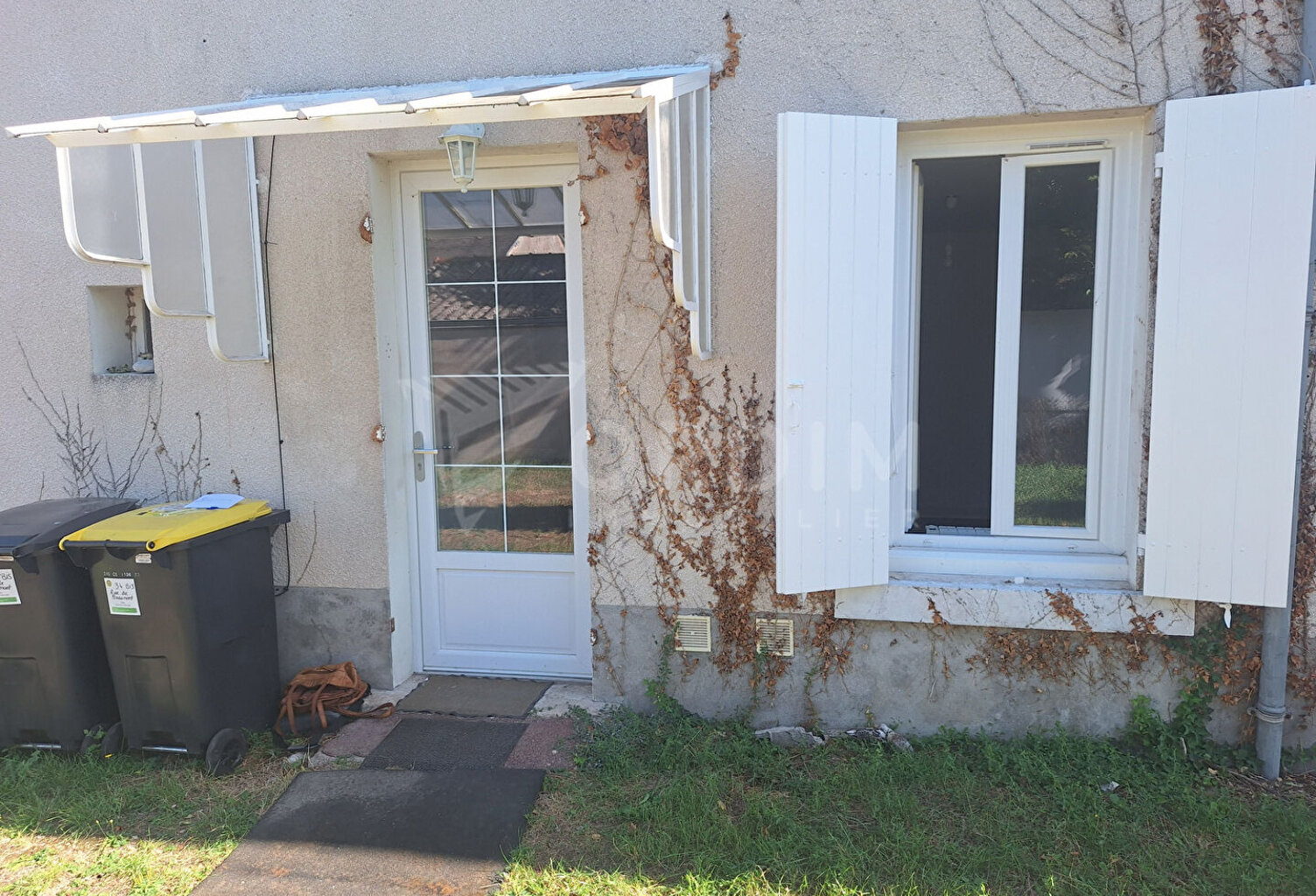 Belleville sur Loire - Logement type F3 de plain pied - cour garage — photo 1