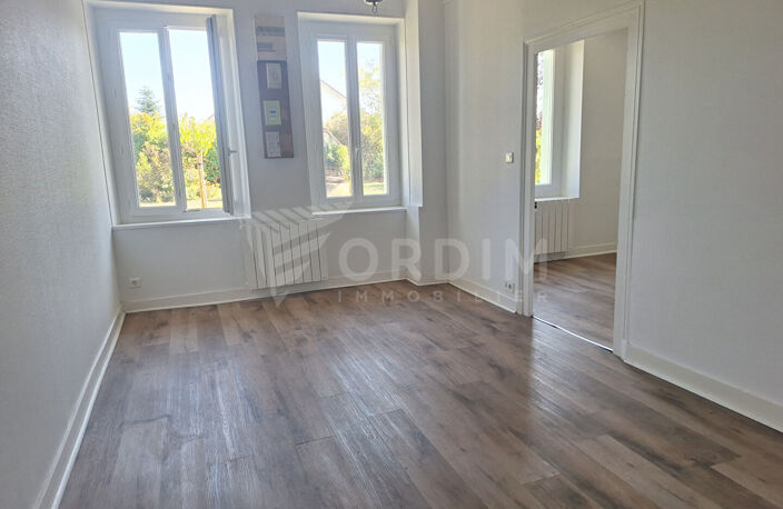 Belleville sur Loire - Logement type F3 de plain pied - cour garage — photo 3