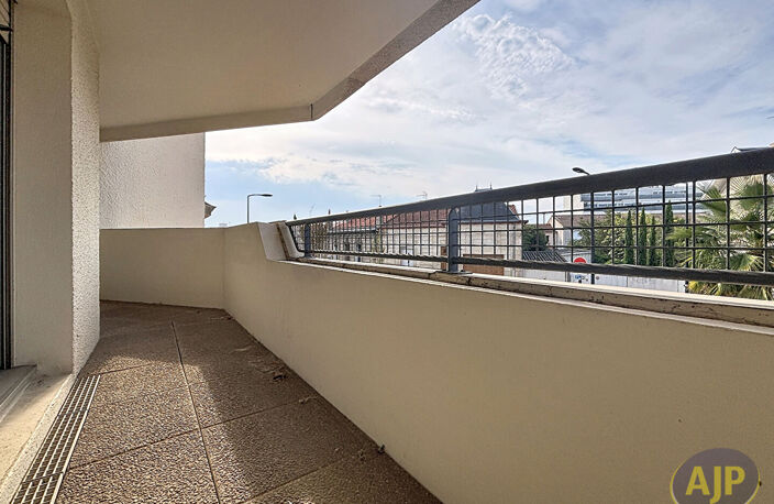 T3 Bordeaux Saint-Augustin-Balcon-Parking — photo 3