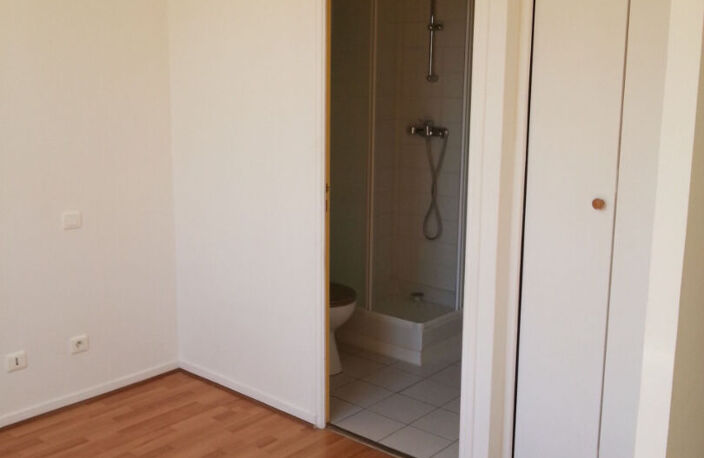 T1 bis en duplex - 24m² - NANTES SAINT DONATIEN — photo 4