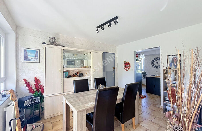 Les tourrettes - Appartement 4 pièces avec balcon, jardin privatif et piscine, garage et deux caves ! — photo 3