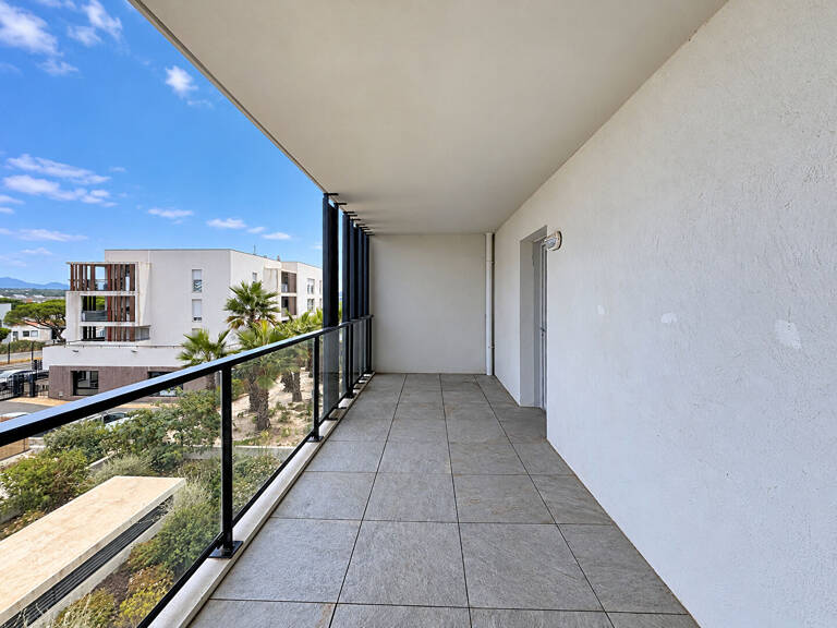FREJUS - Beau T2 au calme avec terrasse, piscine et parking en sous-sol — photo 1