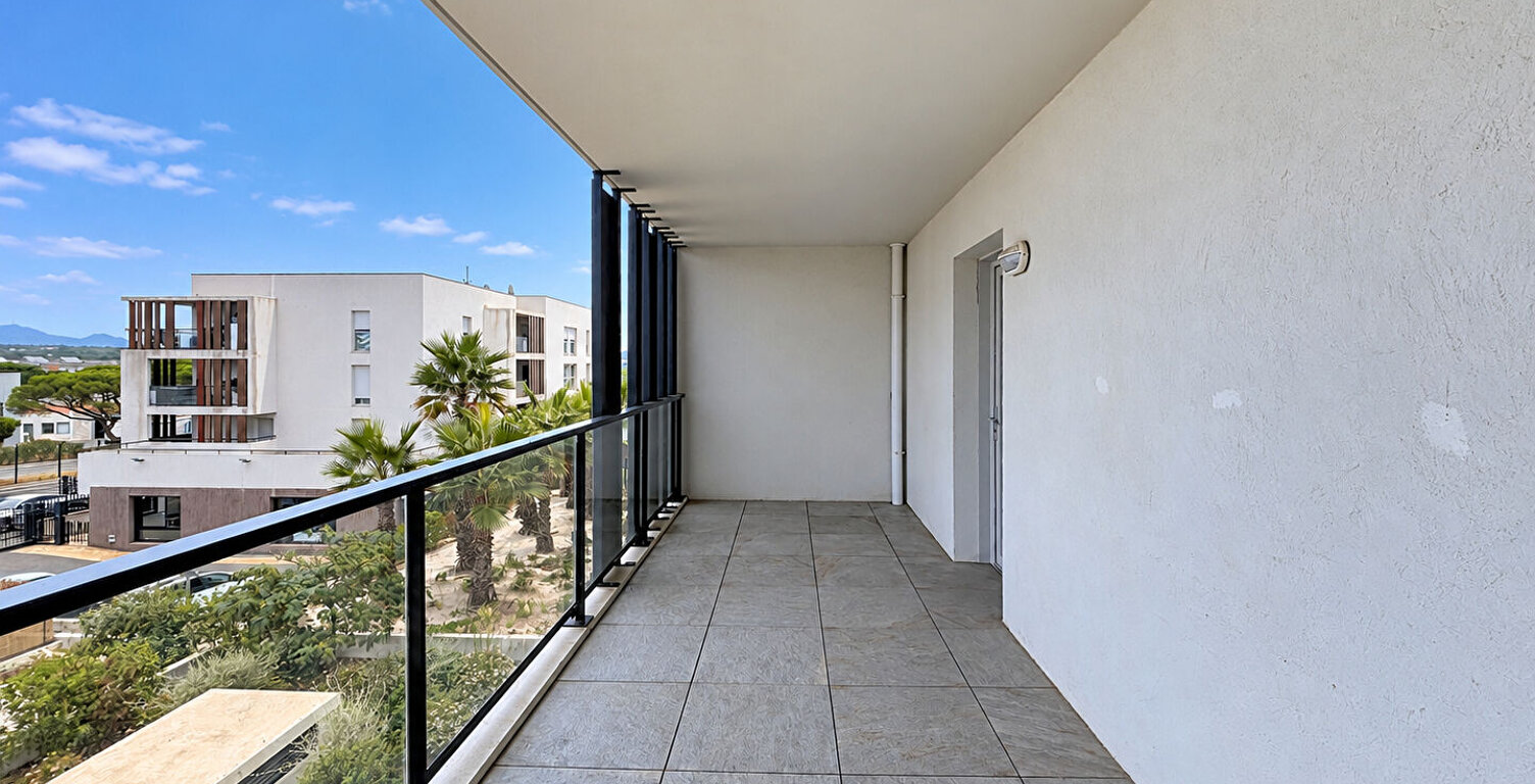 FREJUS - Beau T2 au calme avec terrasse, piscine et parking en sous-sol — photo 1