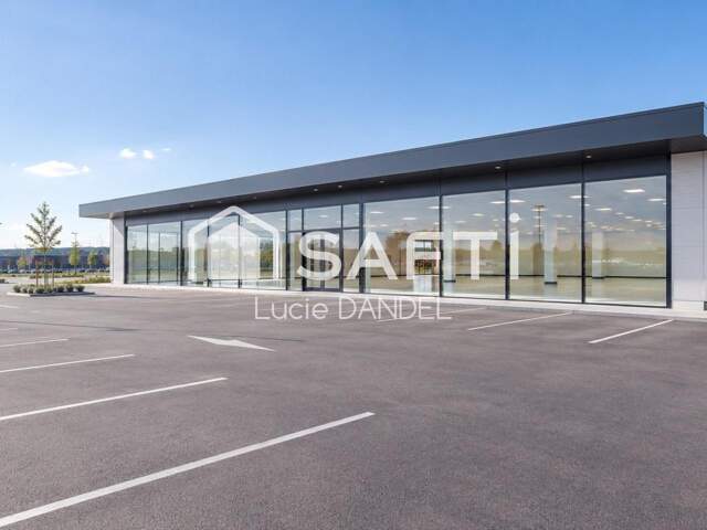 À LOUER  LOCAL COMMERCIAL DE 440 m² — photo du bien