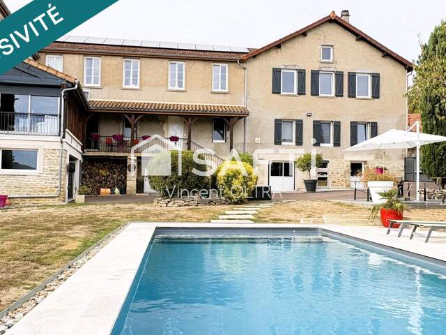 Bâtiment ancien comprenant deux habitations indépendantes rénovées avec piscine et vue magnifique sur la vallée. — photo du bien
