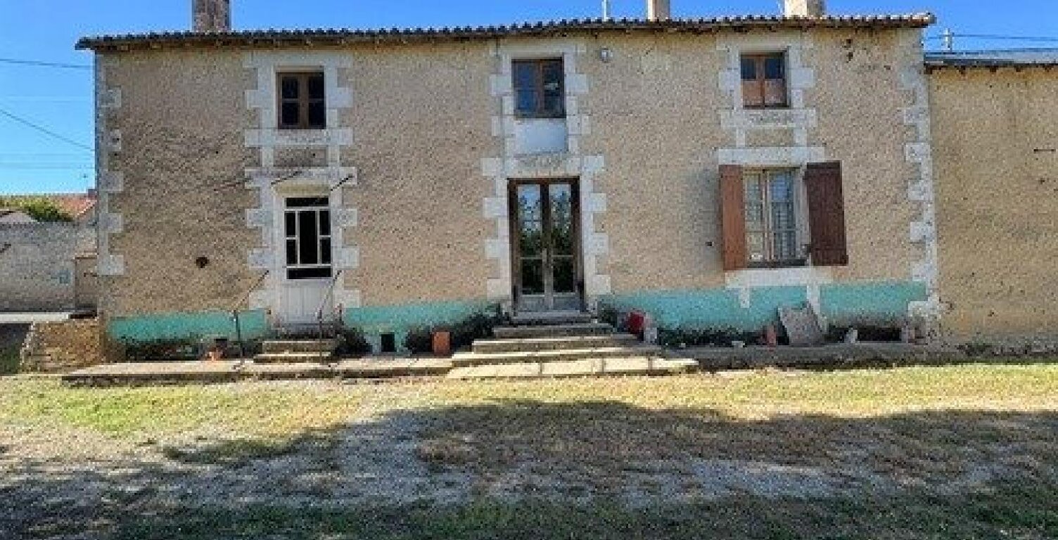 Belle longère à rénover intégralement sur terrain de 3476m² — photo 1