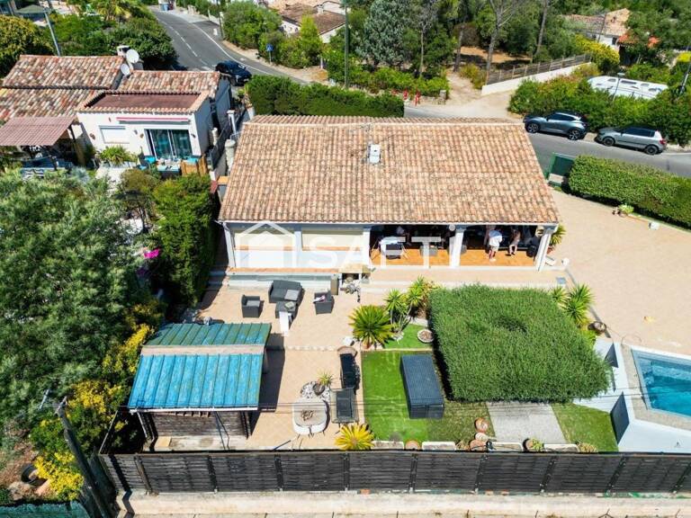 Superbe opportunité au Domaine du Capitou de l'Estérel, magnifique villa rénovée avec gout et raffinement offrant un cadre de vie agréable — photo 1