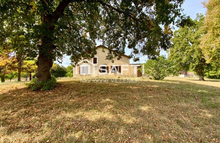 A Vianne, maison en pierre de plain pied, de 125 m² habitables avec dépendances sur un terrain de 9115 m² — photo 2