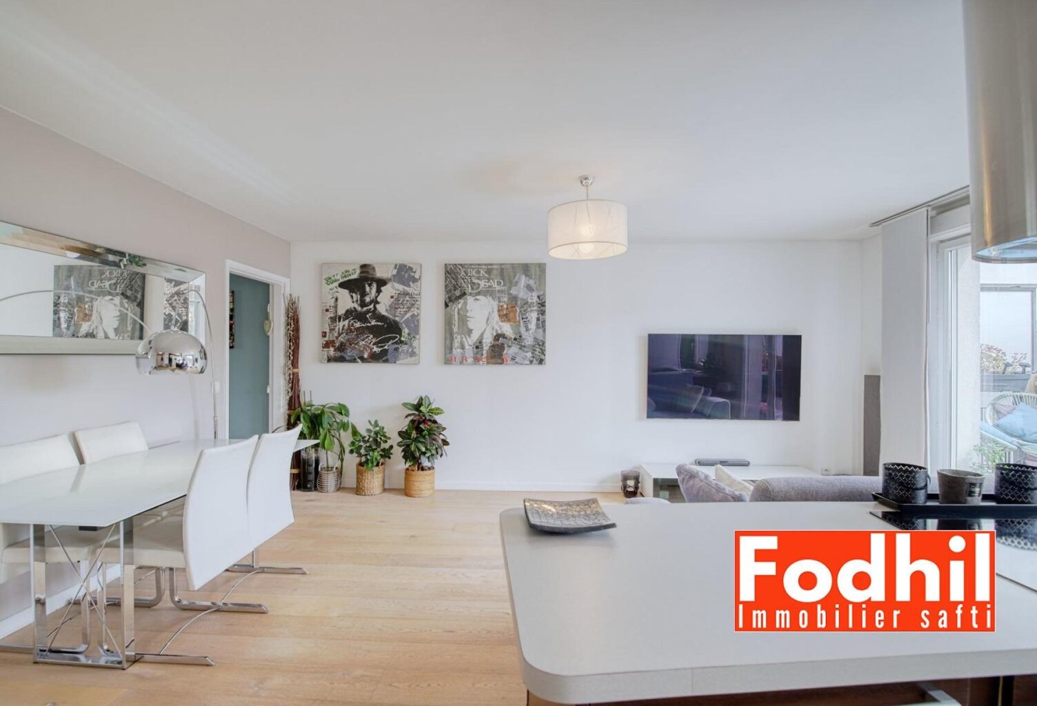 Appartement 4 pièces de 73 m² situé au 4? et dernier étage, avec balcon, cave et parking en sus. — photo 1