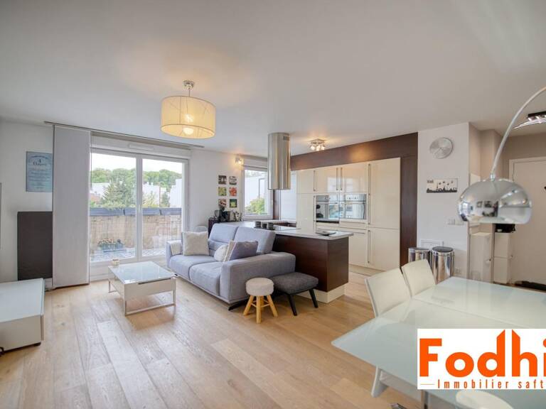 Appartement 4 pièces de 73 m² situé au 4? et dernier étage, avec balcon, cave et parking en sus. — photo 1