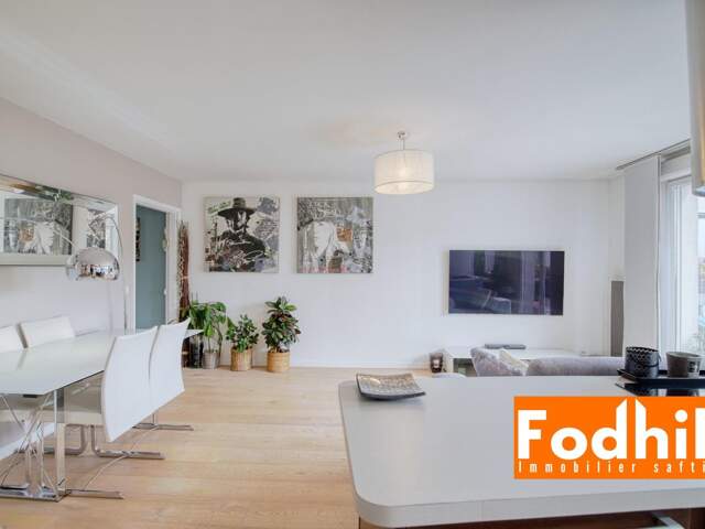 Appartement 4 pièces de 73 m² situé au 4? et dernier étage, avec balcon, cave et parking en sus. — photo du bien