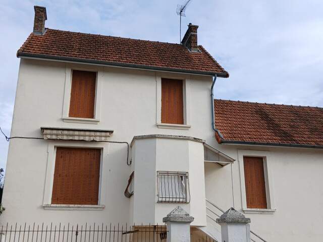 Le Creusot  Maison 135 m2 +appartement de 77 m2 à rénover +terrain — photo du bien