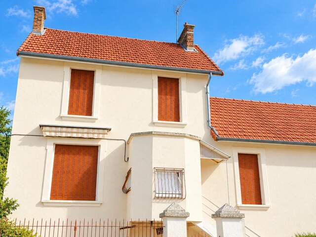 Le Creusot  Maison 135 m2 +appartement de 77 m2 à rénover +terrain — photo du bien