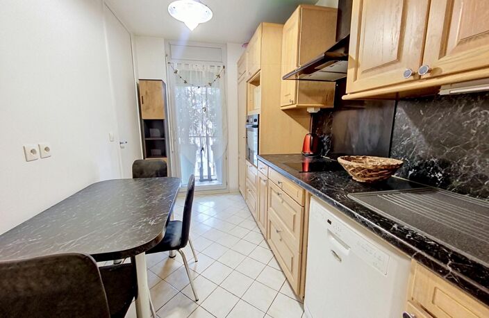 Appartement lumineux - 3 chambres - Balcon filant - Parking - Cave — photo 4