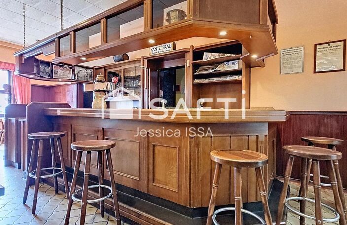 Immeuble "Café avec LICENCE IV et 5 appartements " — photo 2