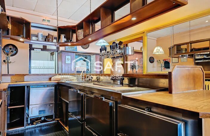 Immeuble "Café avec LICENCE IV et 5 appartements " — photo 3