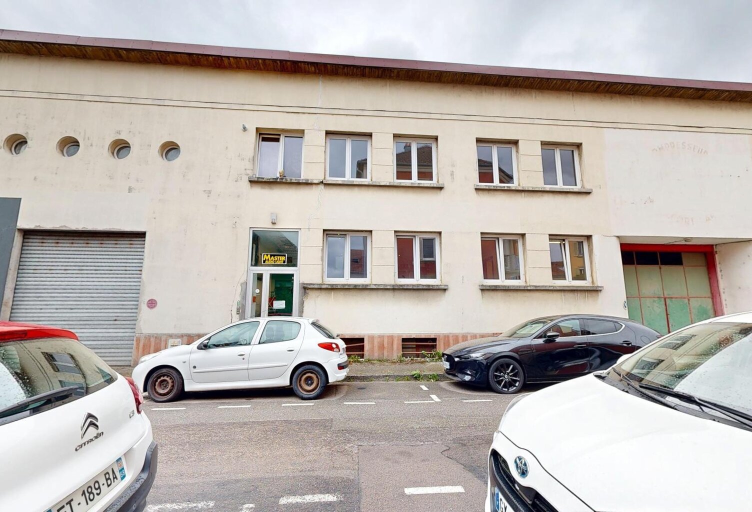 Immeuble à usage mixte en 2 appatements T3 de156 m², et un  local commercial de 319 m² — photo 1